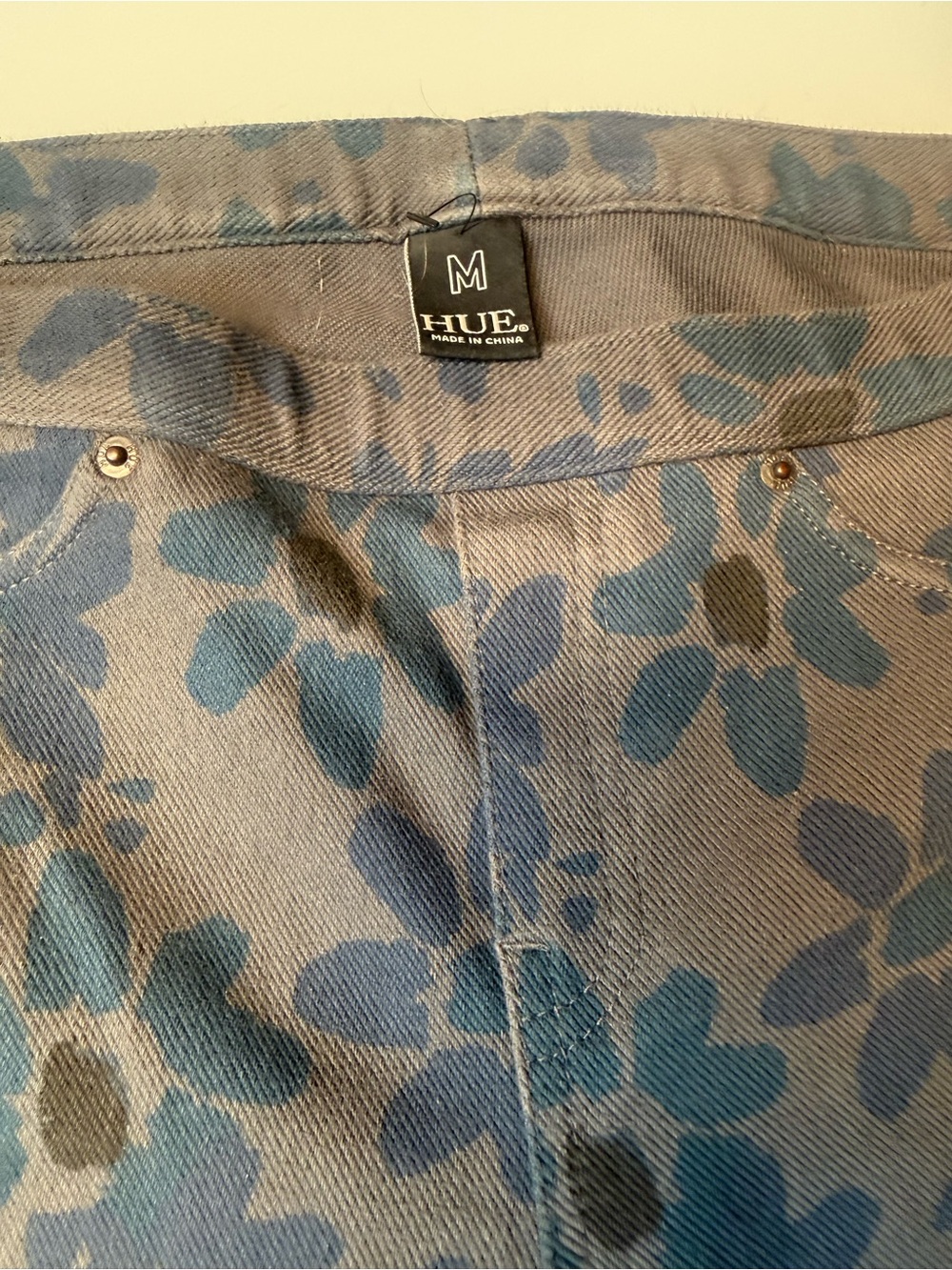 HUE Women's Skinny Pants in Blue Floral Print on Gray